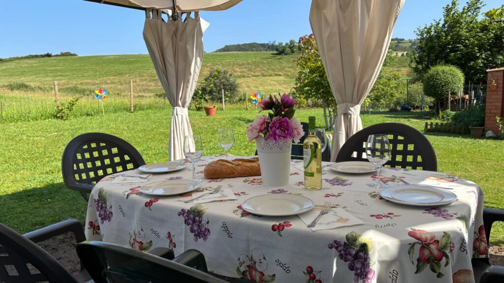 desayunos al aire libre en pension oreña